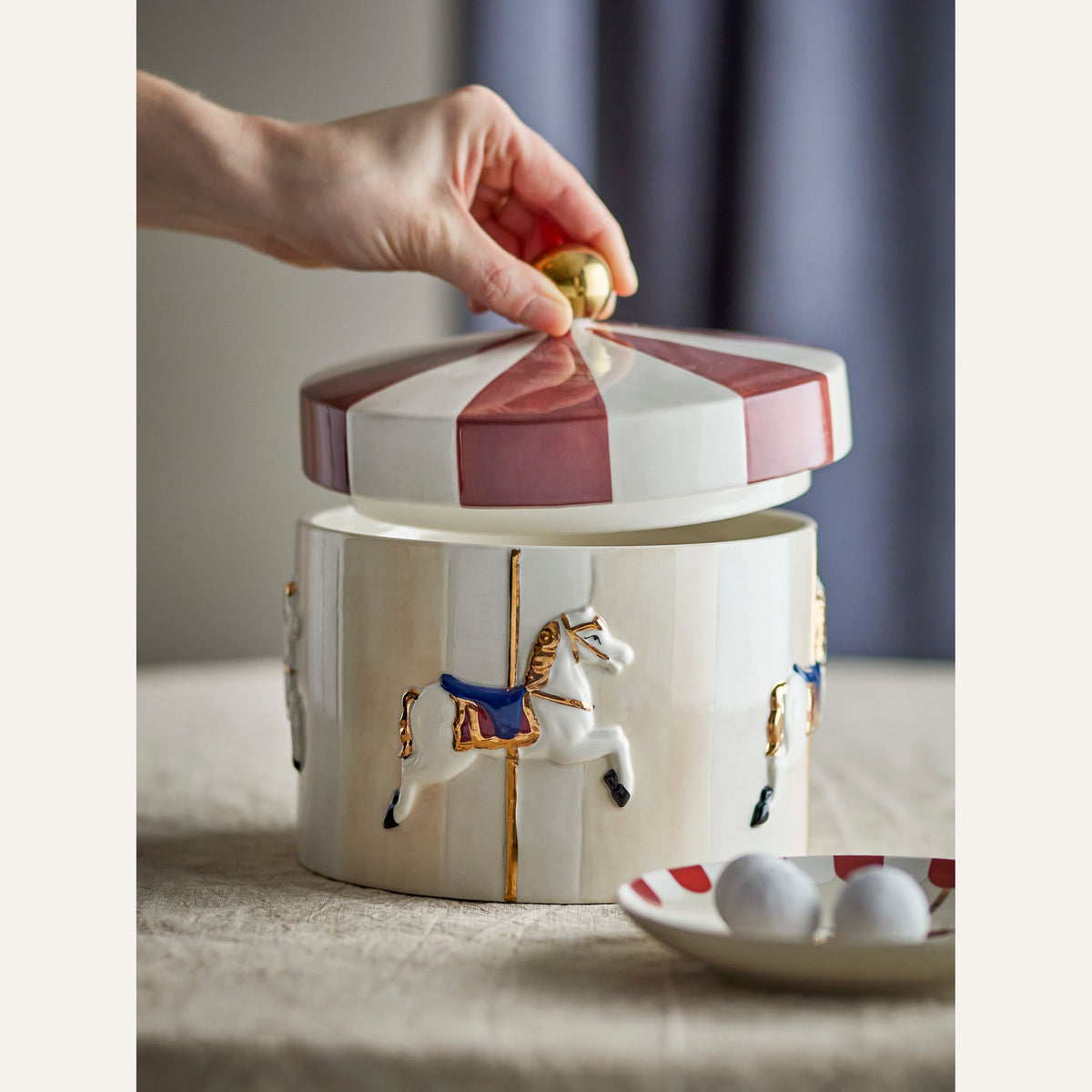 Merry-go-round Jar w/Lid