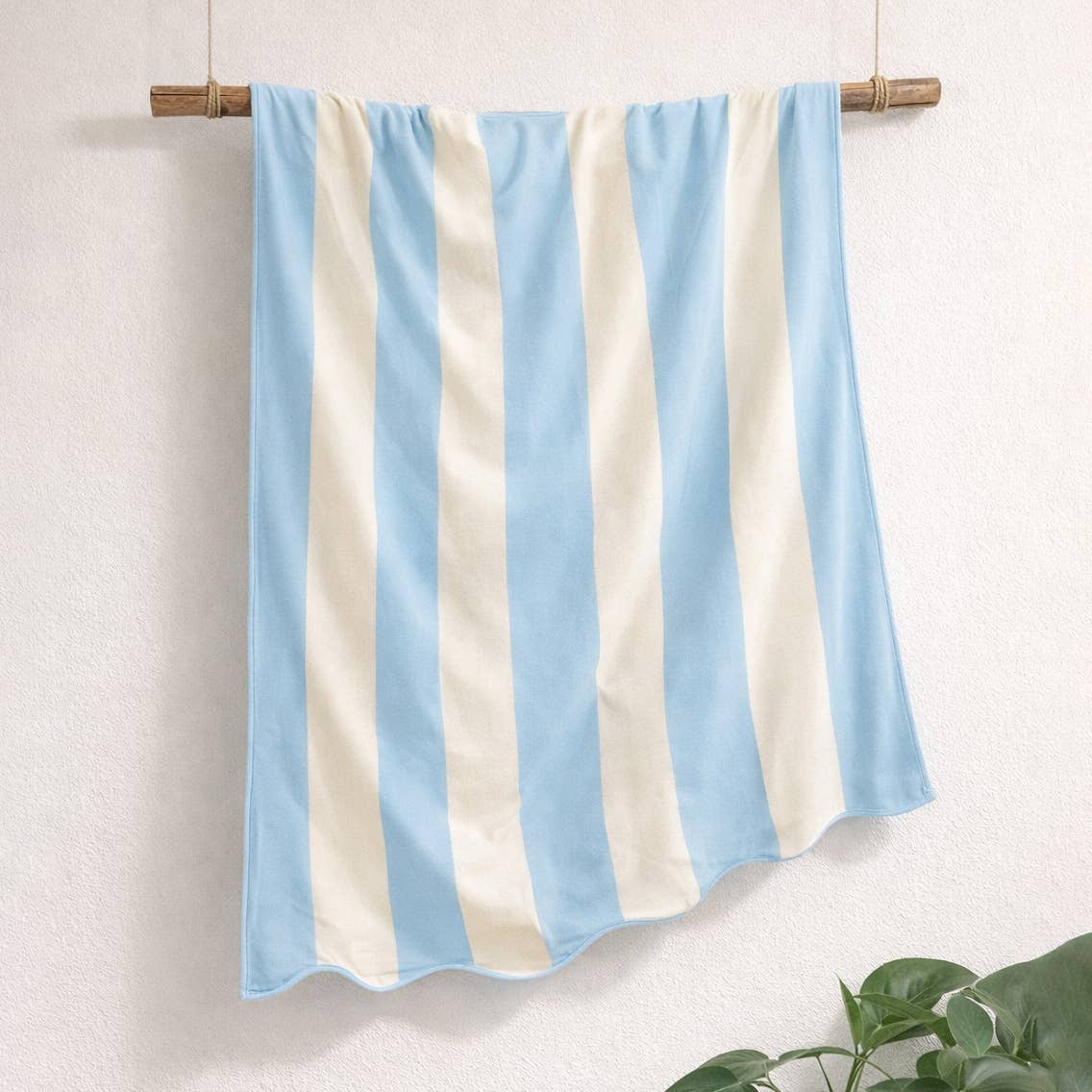 Large Scalloped Striped Beach Towel 90 x 170cm - 100% Cotton: Navy