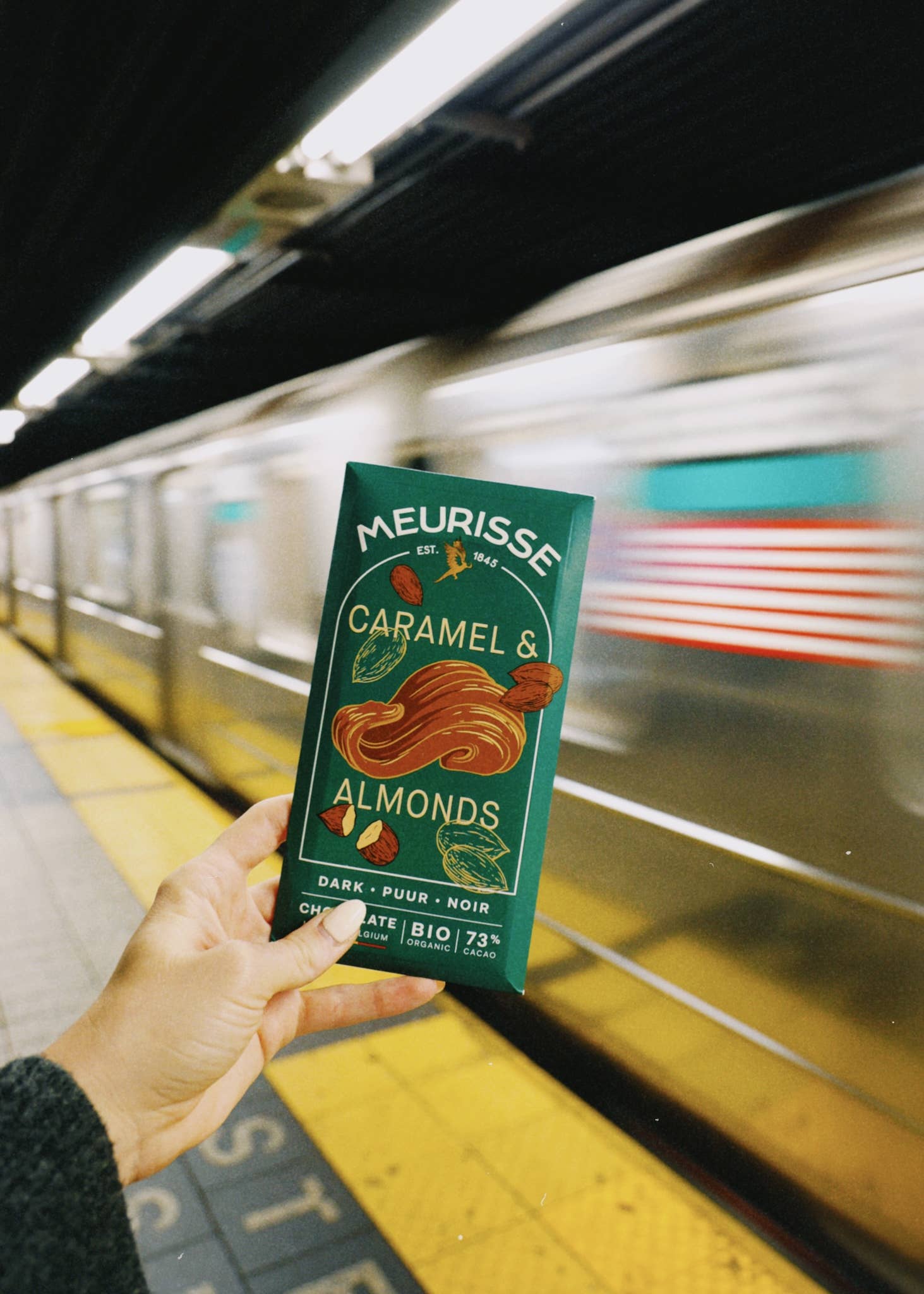 Organic Dark Chocolate with Caramelised Almonds (100g)