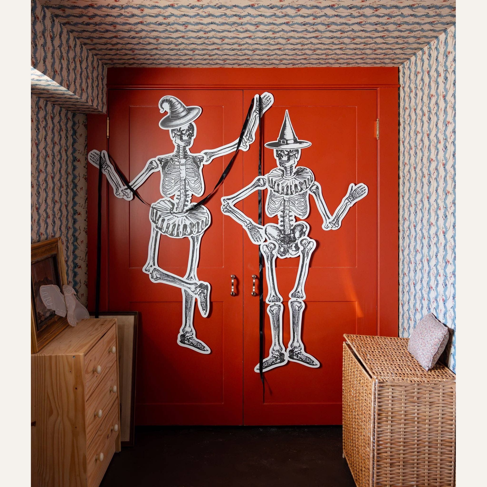 Dancing Large Scale Paper Skeletons