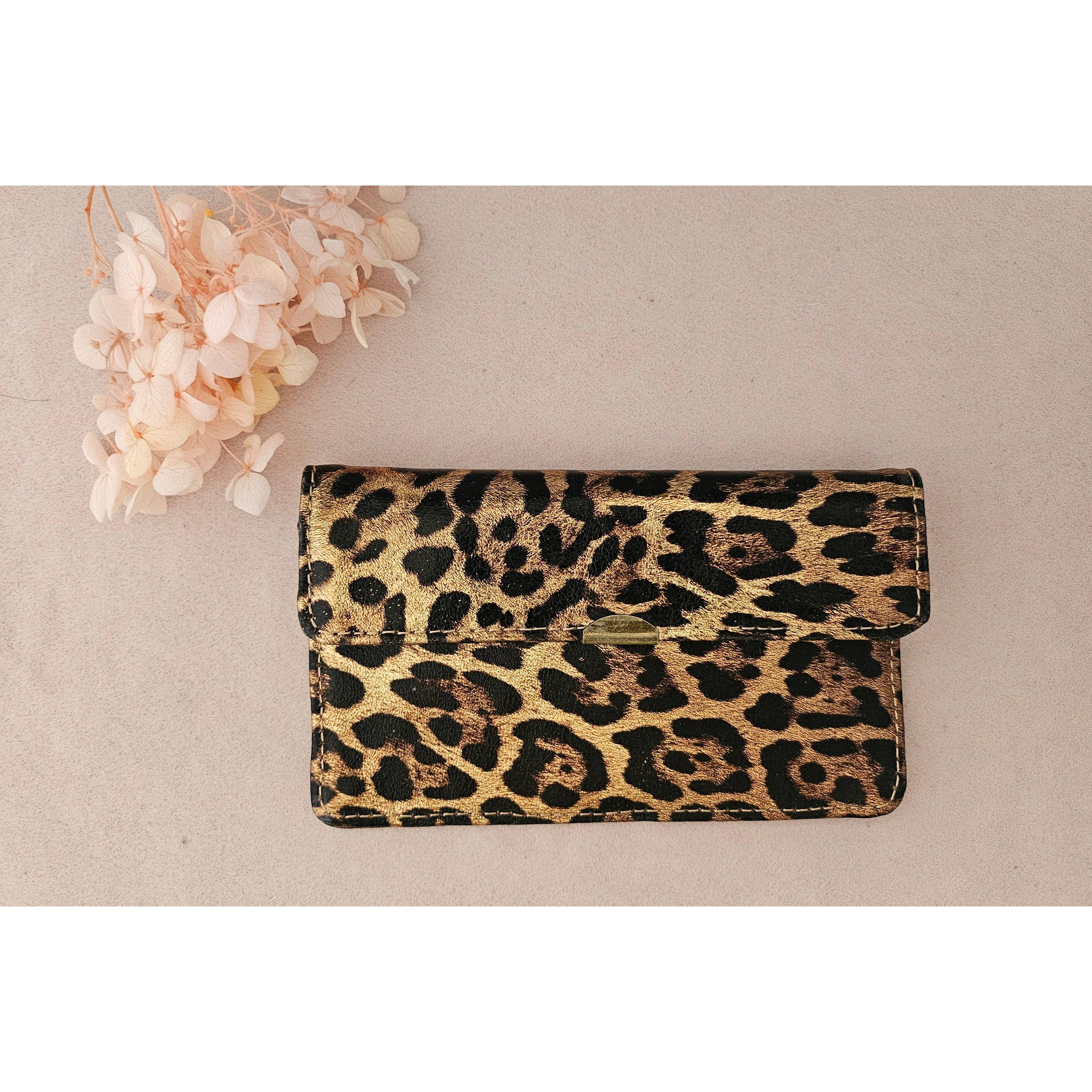 Compact all-in-one leather wallet: Leopard