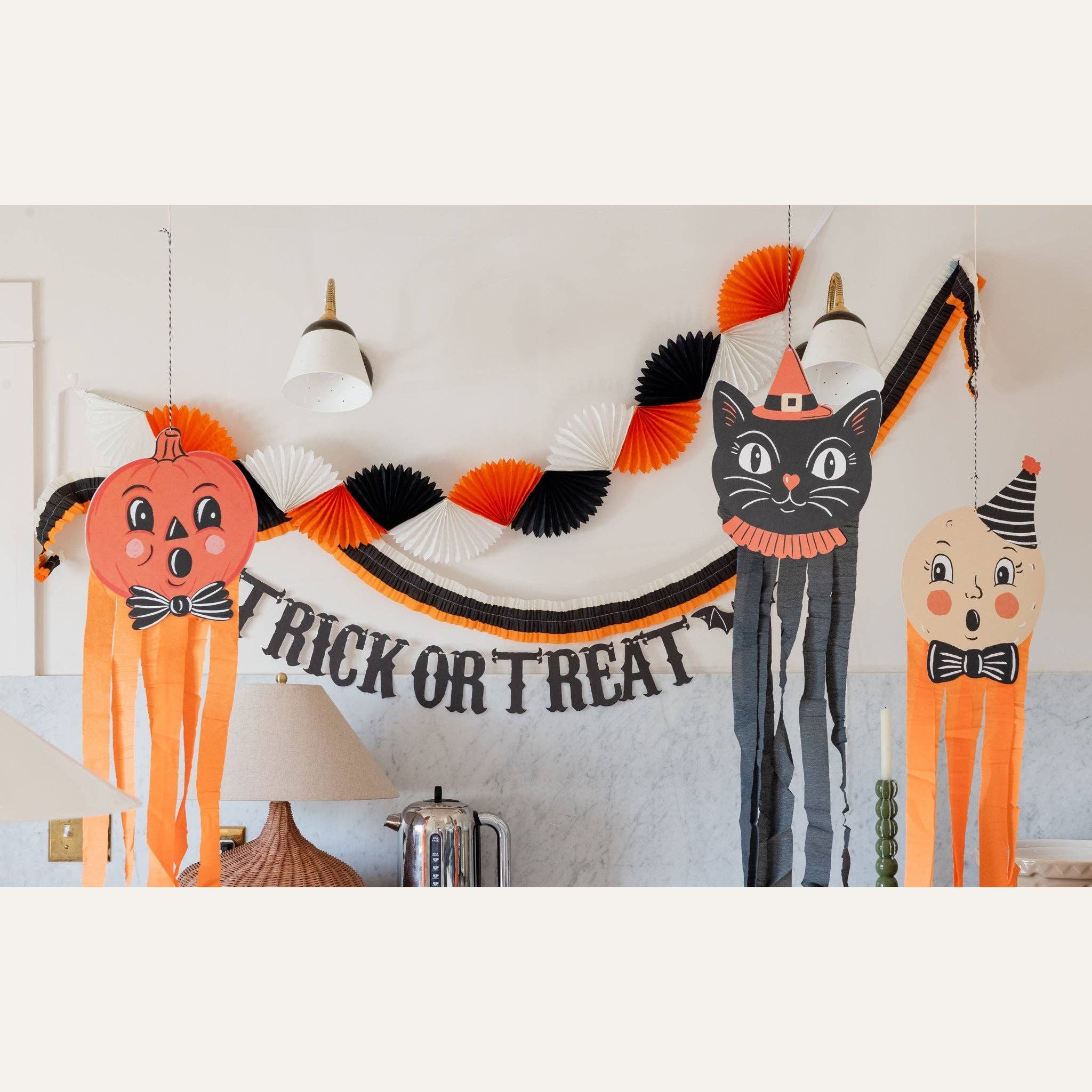 VHP1305 - Vintage Hanging Characters with Streamers