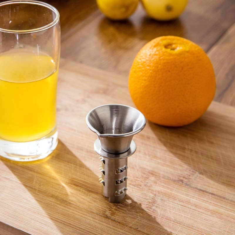 Stainless steel squeezer for lemons and oranges