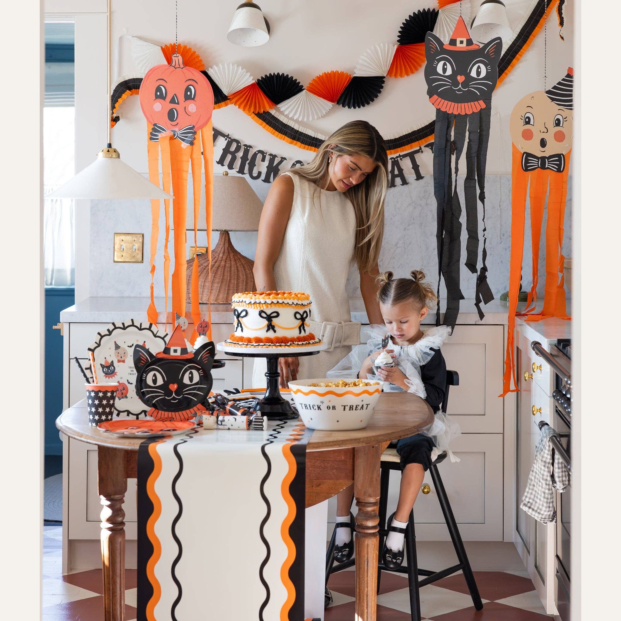 VHP1312 - Vintage Halloween Characters Cupcake Kit