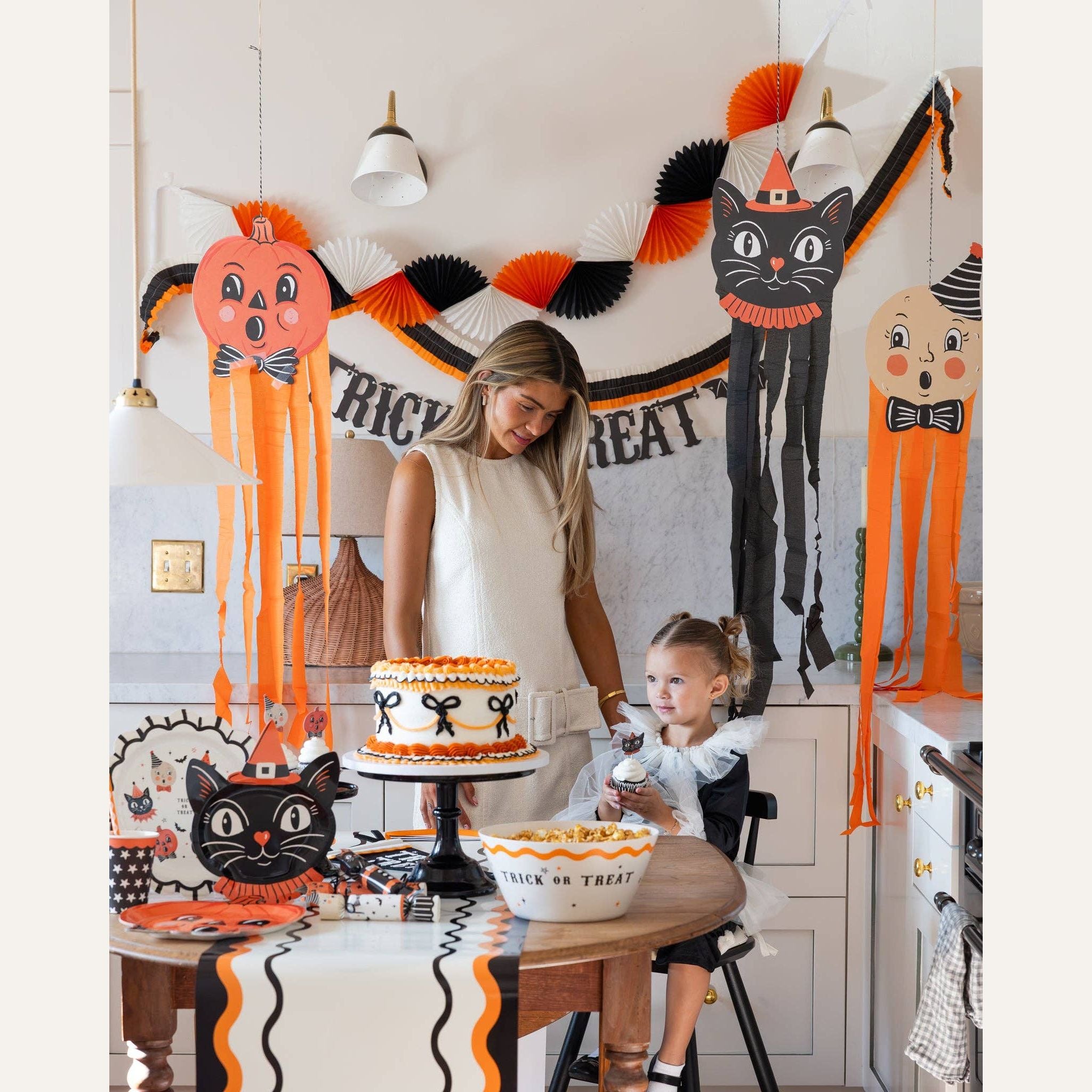 VHP1312 - Vintage Halloween Characters Cupcake Kit