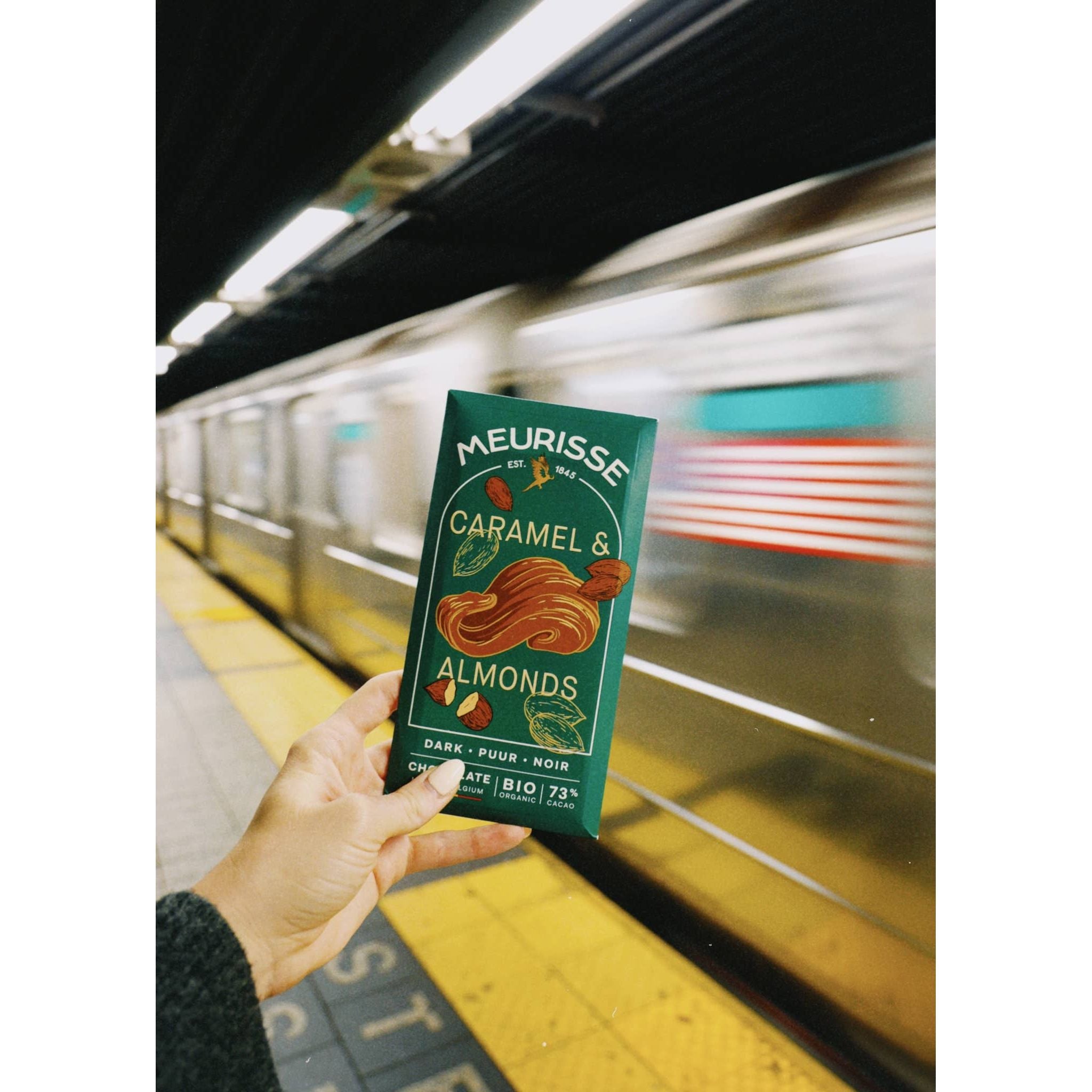 Organic Dark Chocolate with Caramelised Almonds (100g)