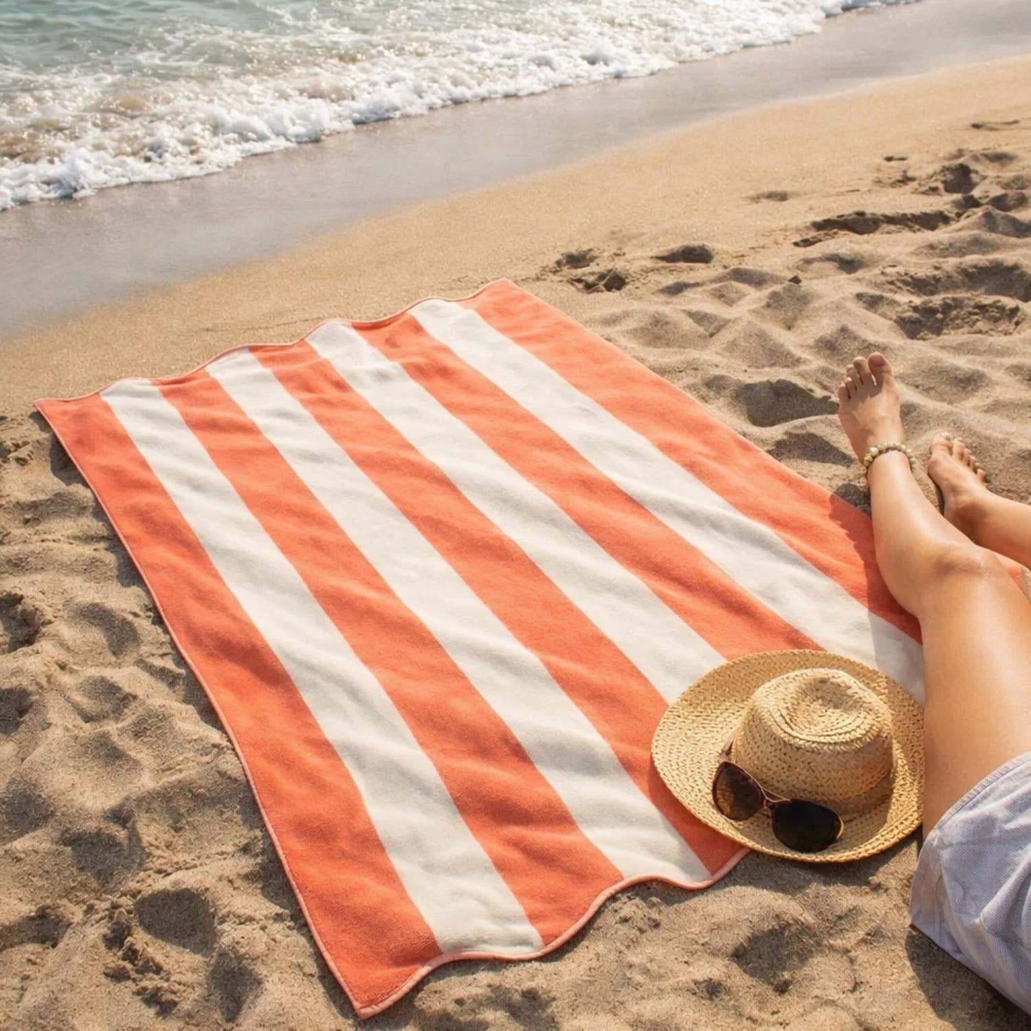 Large Scalloped Striped Beach Towel 90 x 170cm - 100% Cotton: Ice Blue