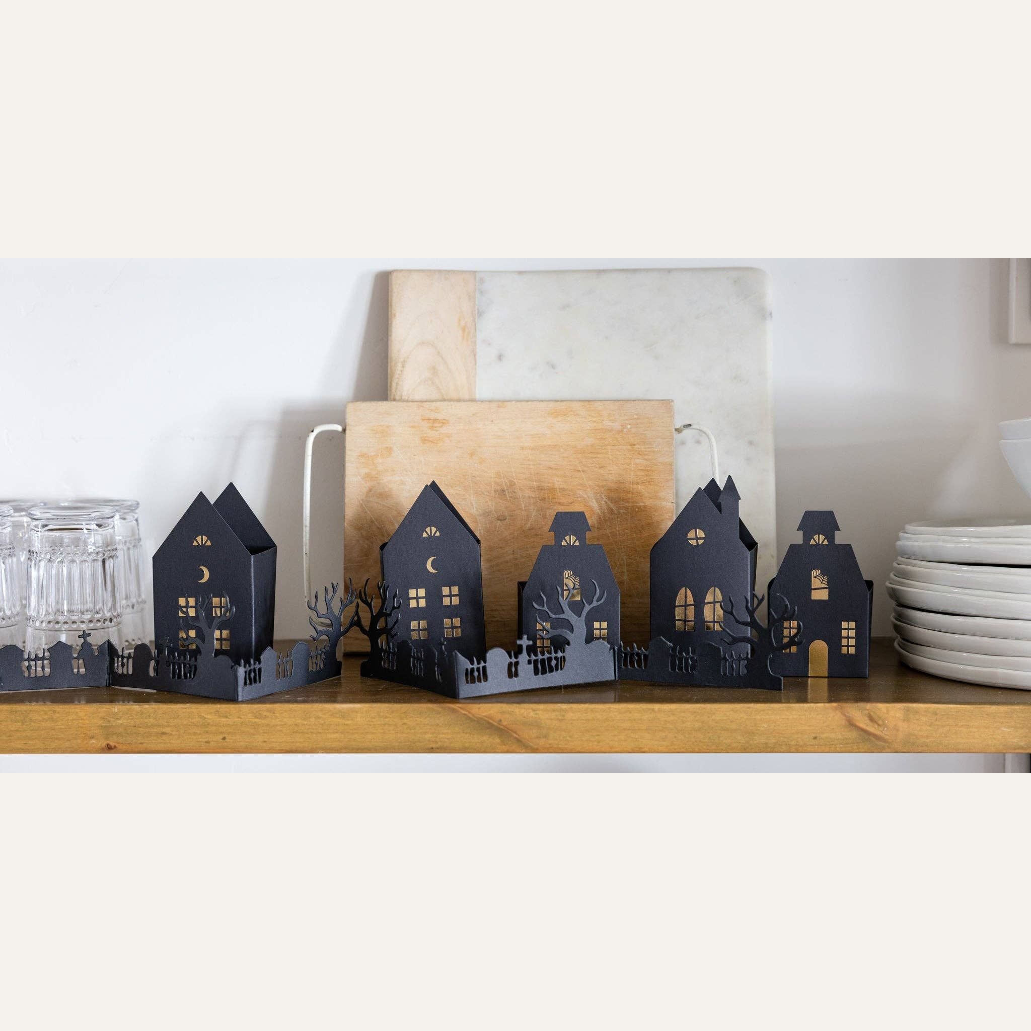 HVL1005 -  Haunted Village 3D Tabletop Décor